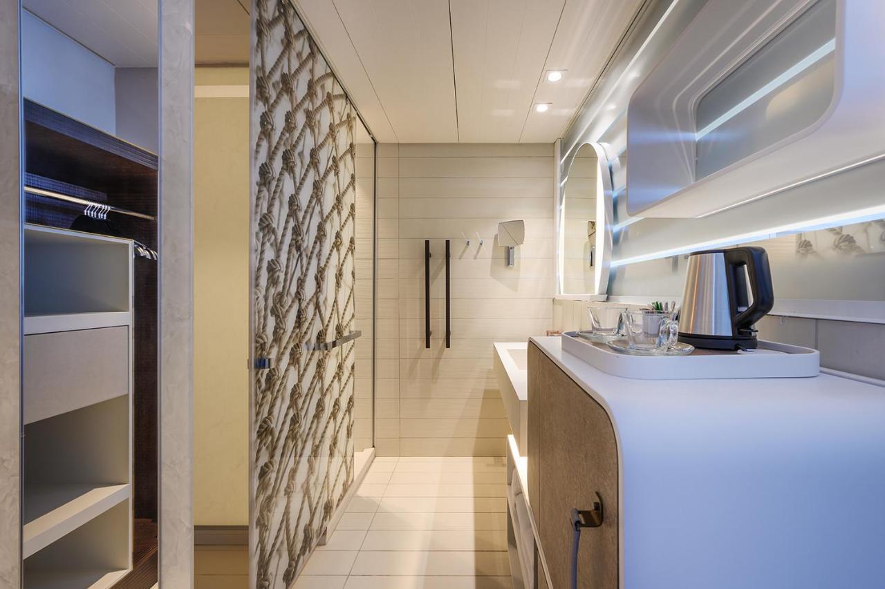 Port Tower By Isrotel Design Tel Aviv Bagian luar foto